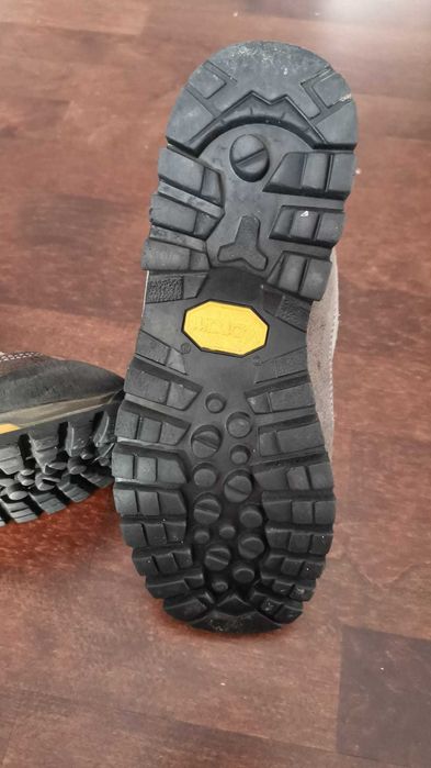 Ghete bocanci munte Meindl air revolution goretex vibram 37.5