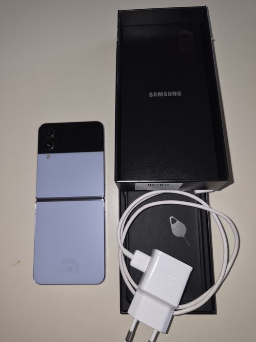 Samsung Galaxy Z Flip4