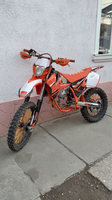 Vand sau schimb KTM   200