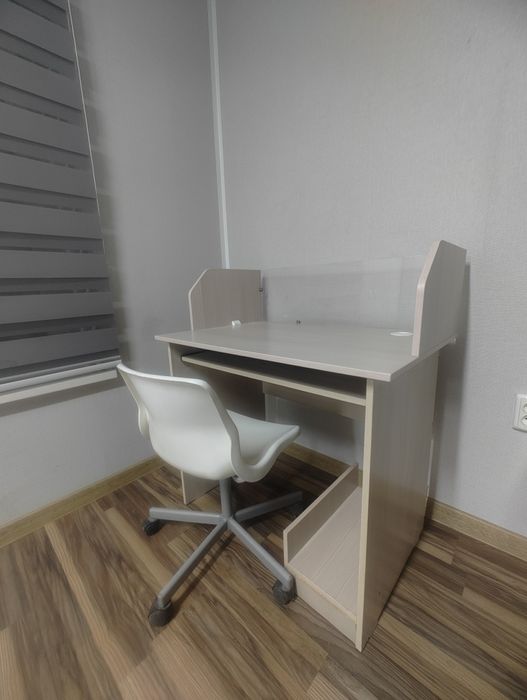 Столы и стулья. Можно для ОП