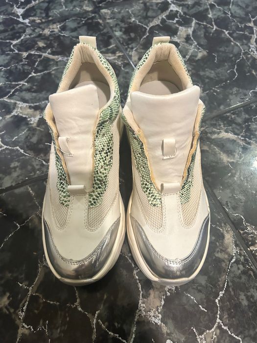 Продавам! Дамски маратонки с платформа