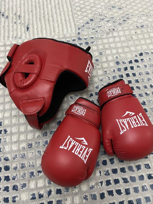 Продам кимоно с перчатками и шлемом