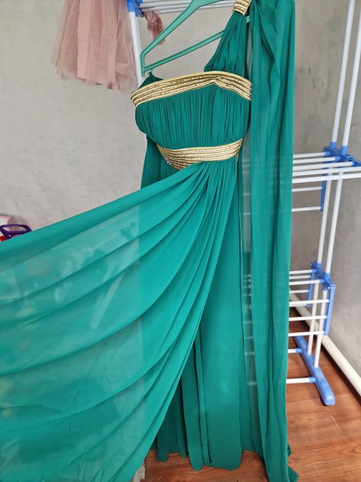 Продам платья вечерние