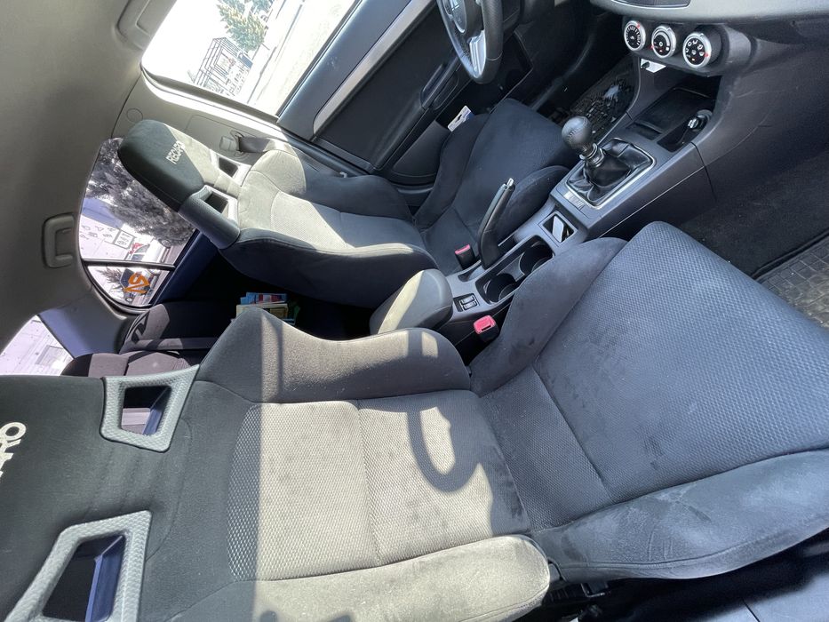 Vand Mitsubishi Lancer cu multe imbunatatiri