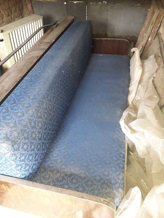 разтегателен диван и два фотьойла