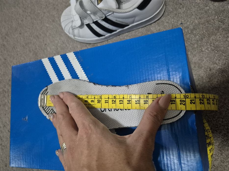 Adidasi superstar