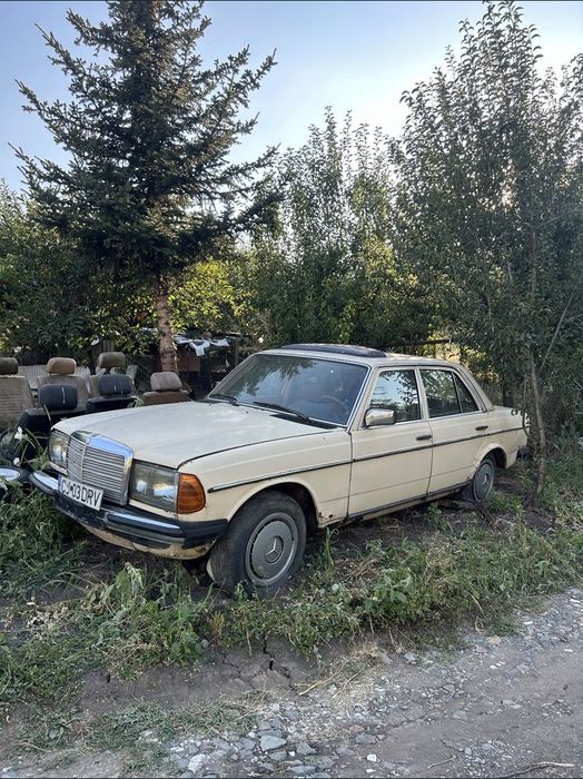 MERCEDES-BENZ E-Class 1977 — imagine 2