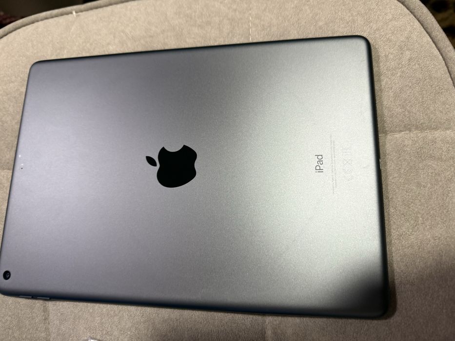 Продам IPad 10.2 на 32 gb