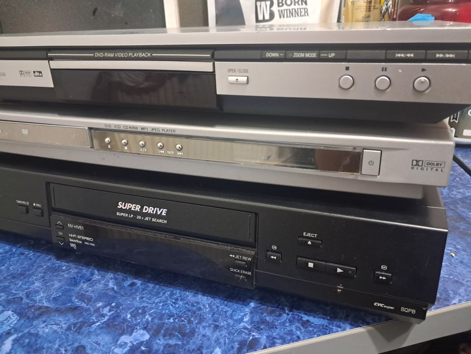 Vând trei aparate electronice pentru piese sau restaurare