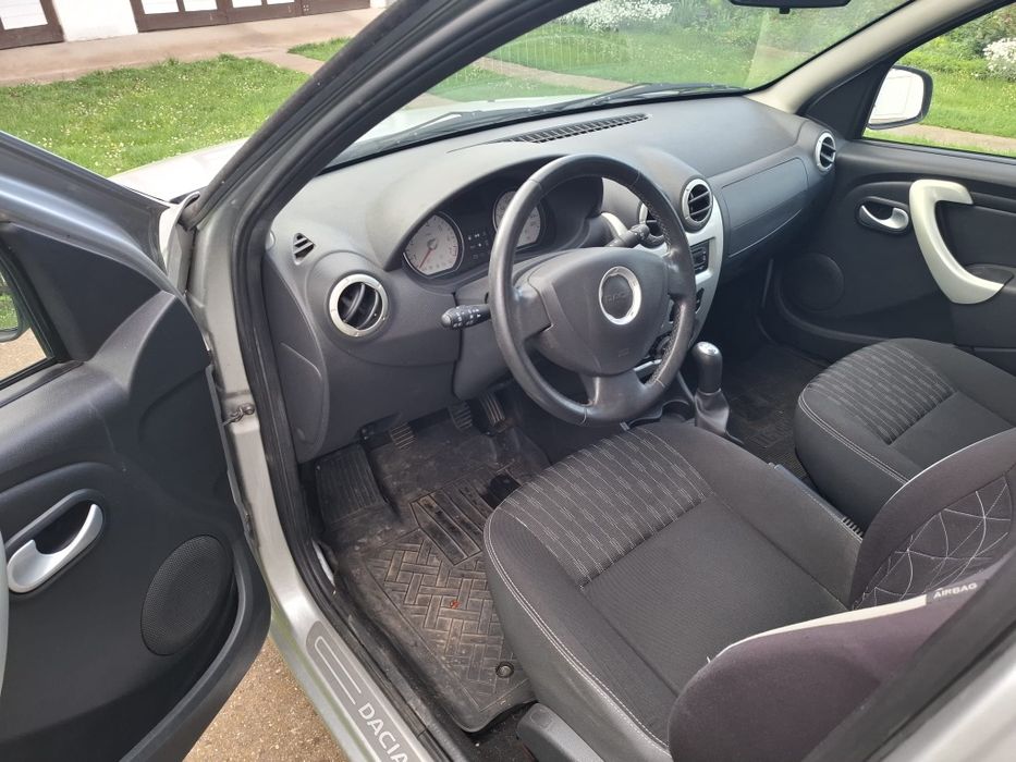 Dacia Sandero 1.2 benzina, an fabricație 2011 (achiziționată în 2013)

• 53.500 km
• 75 CP
• Transmisie manuală
• Aer condiționat
• Stare tehnică foar