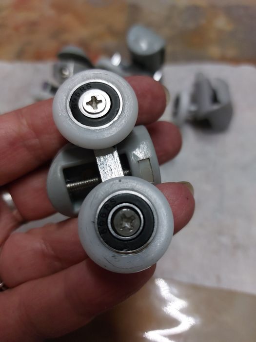 Колелца за душ кабина пълен комплект