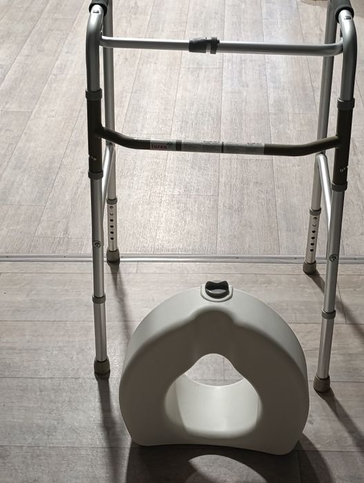 Ходунки и насадка на унитаз