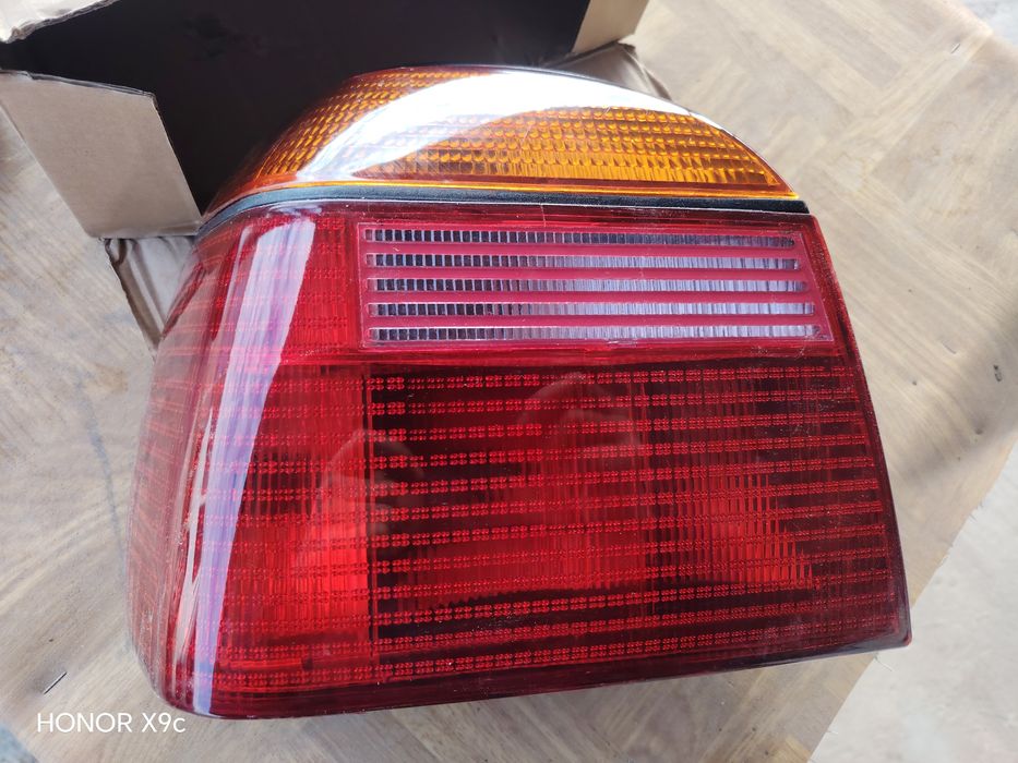 Гольф 3 артқы фарасы сатылады! Парасы 8000