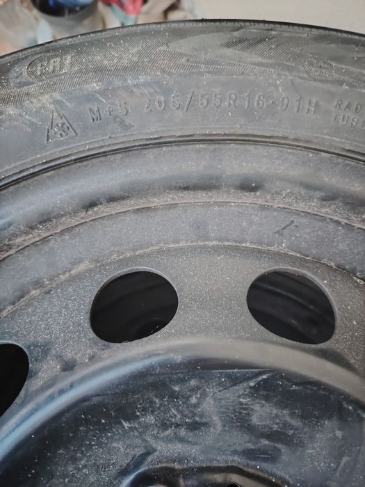 Vând set roti iarna 205 55 16