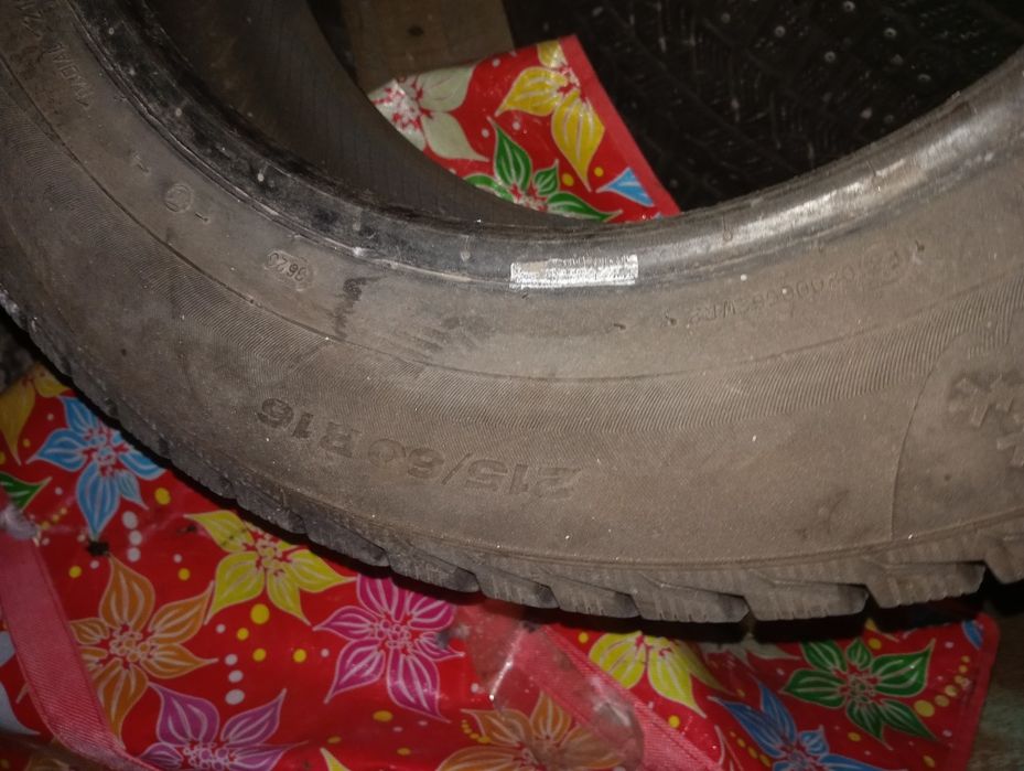 Продам шины зимние 215/60/16