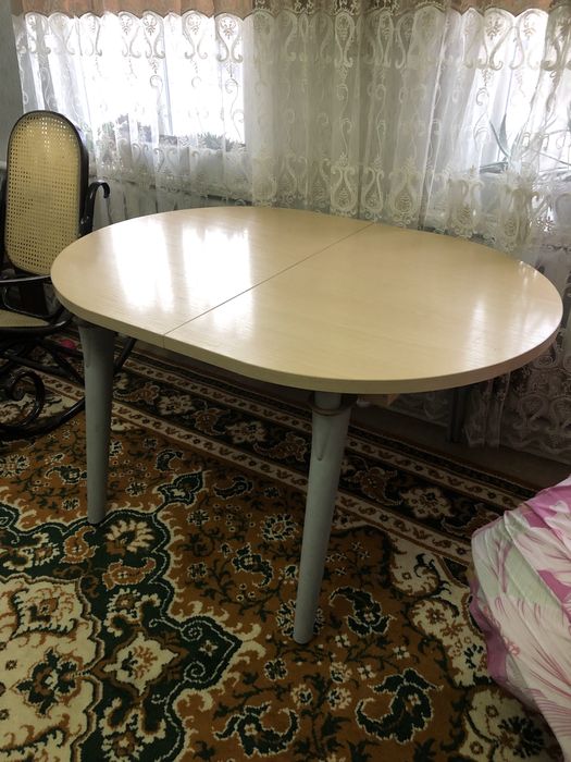 Срочно стол в отличном состояни.