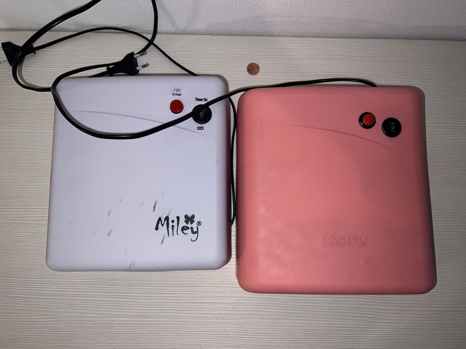 2 Lampi UV si kit pentru semipermanent