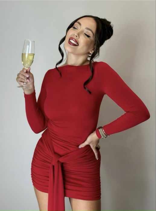 Платье вечерние.