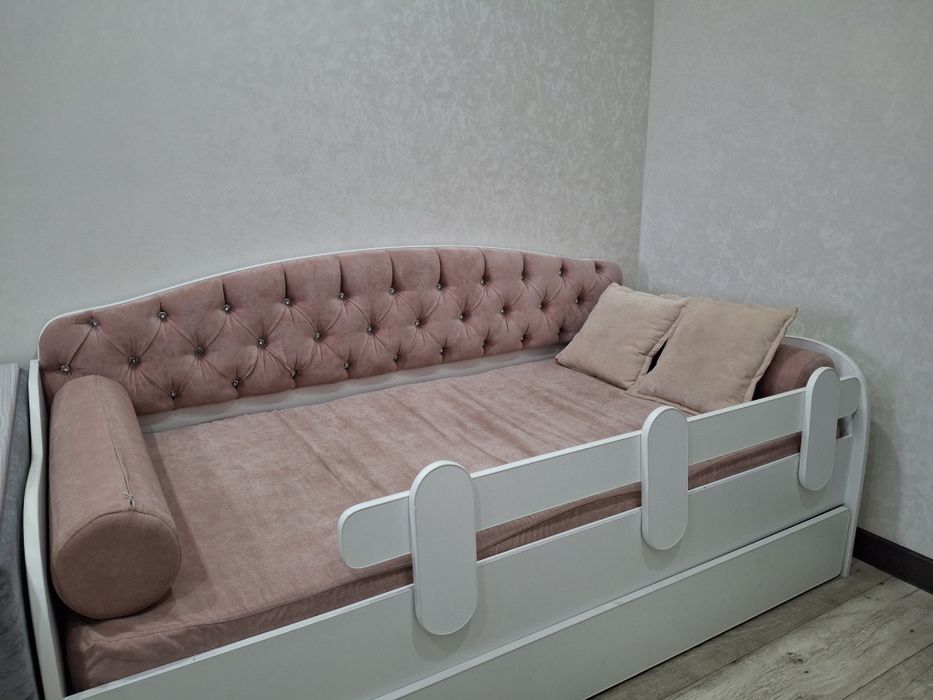 Продам  подростковый диван