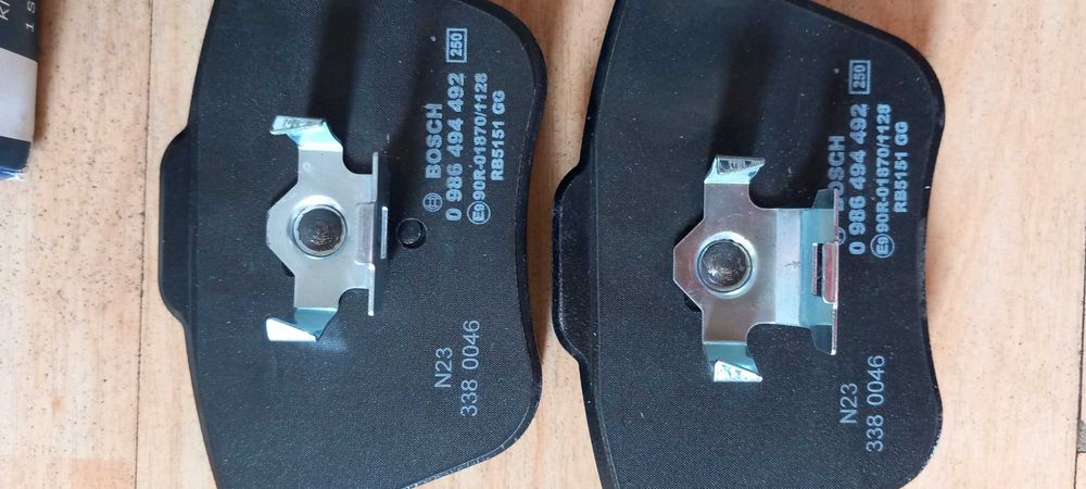 Продавам  Чисто нови накладки BOSCH 18.6mm.