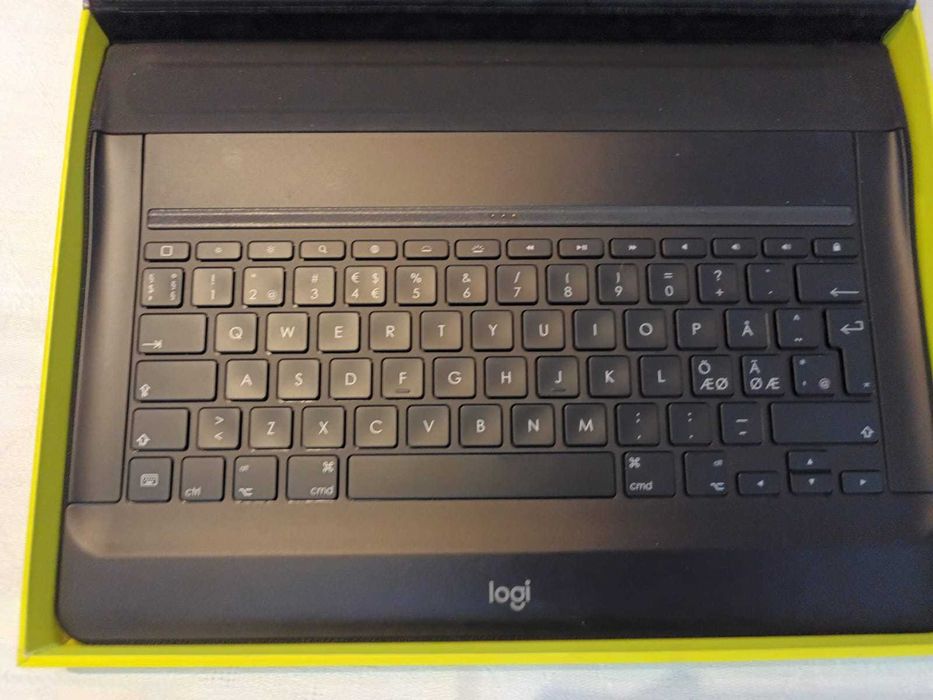 Husa IPad Pro cu tastatura Logitech