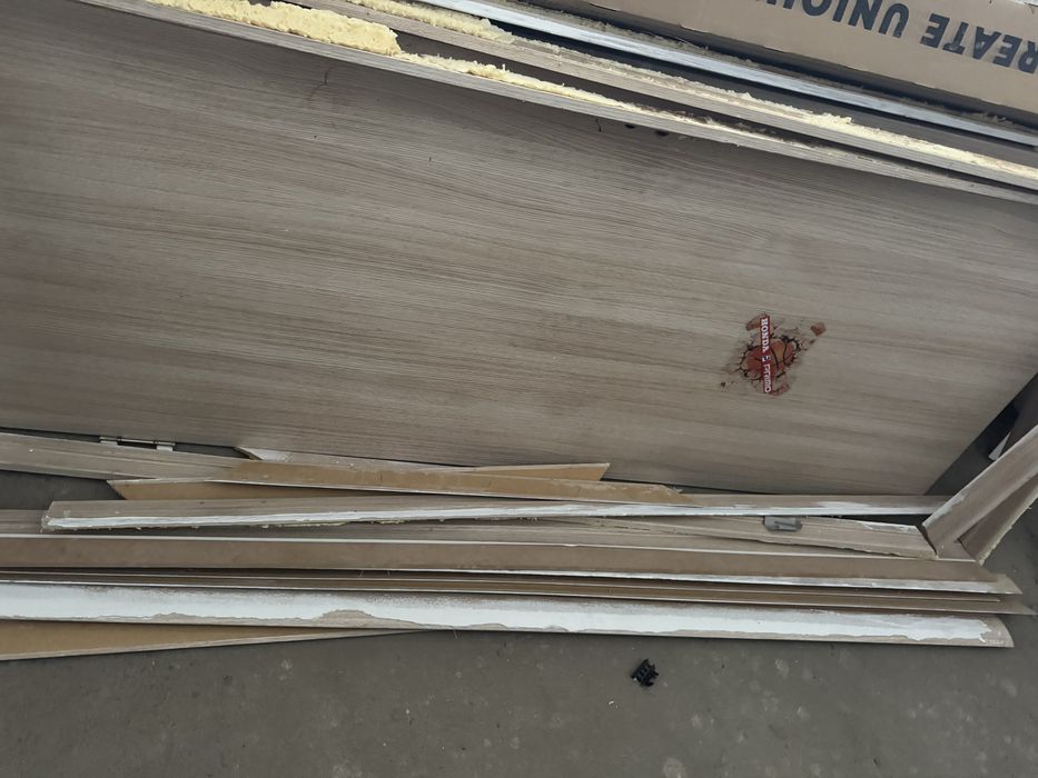 Продам двери3шт 2на80 с косяками и раковину