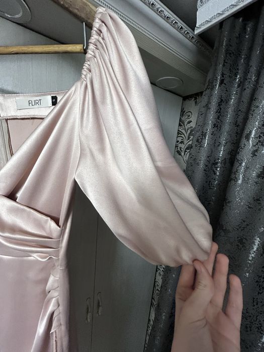 продам вечернее платье на девушку