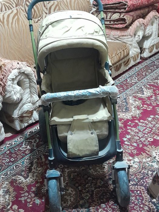 Bolalar kalyaskasi sotiladi