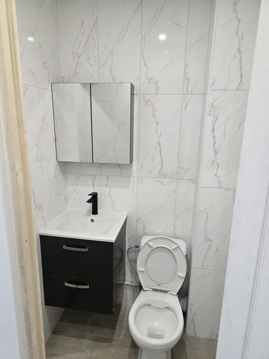 Închiriez garsonieră complet renovată, zona Piața Mare, Baia Mare
