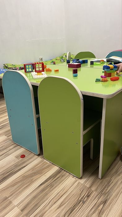 Стол и стулья детские шкафчики
