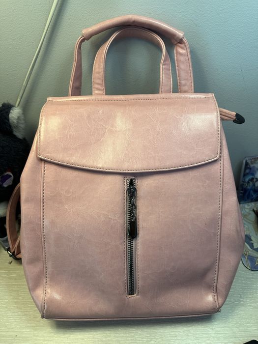 Розовый кожаный рюкзак для прогулок