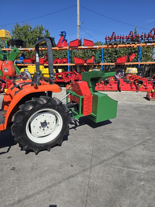 Moara cereale atașat la tractor