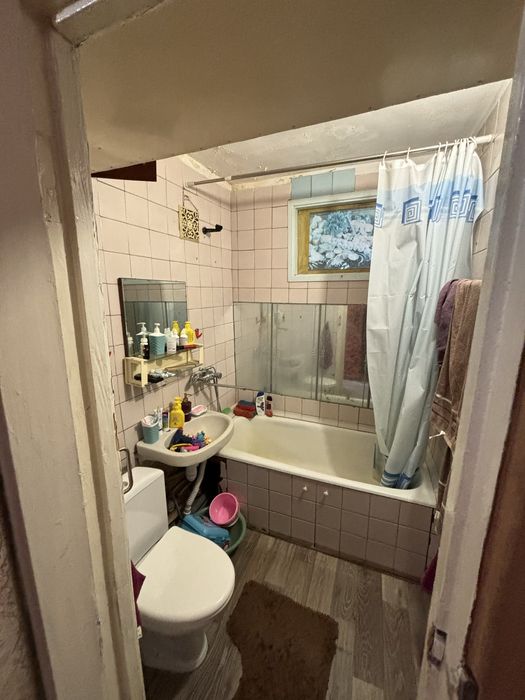 Продам 2 комнатую кайсенова 125