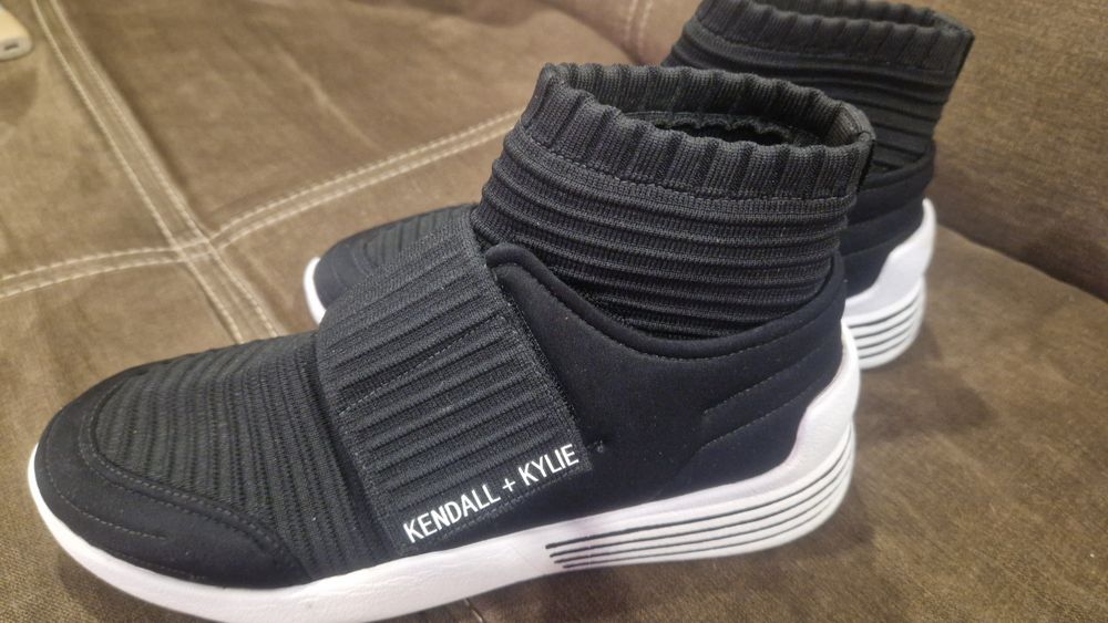 Adidasi dama de vanzare