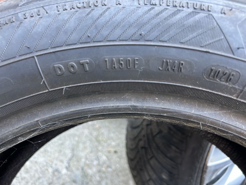 Vând 4 anvelope de vară.