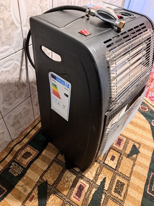 Vând soba pe gaz și electric