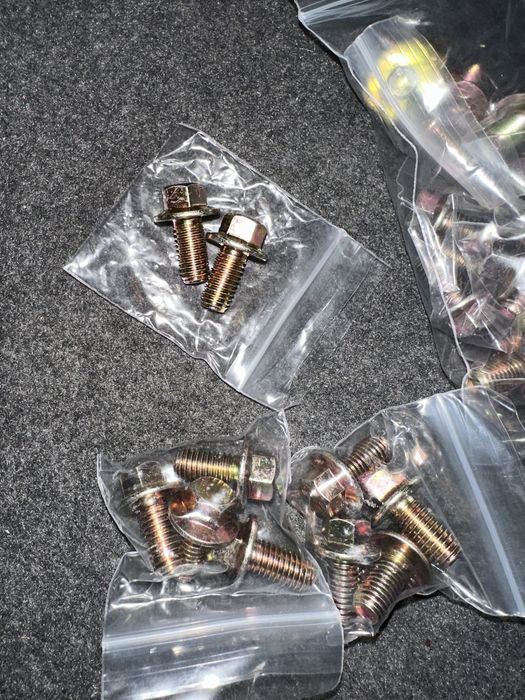 Șuruburi prindere scaune față Mercedes