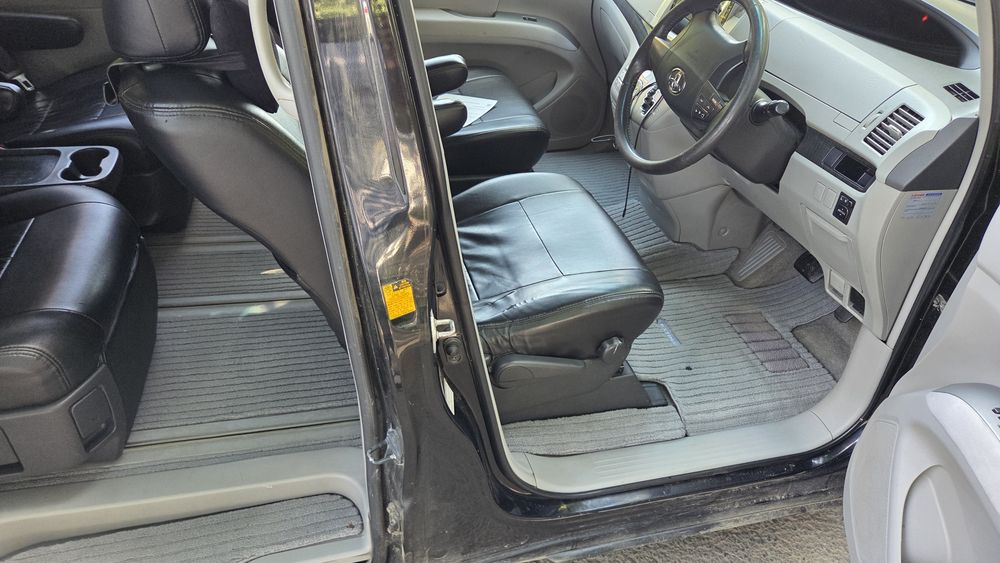 Toyota Estima 2006