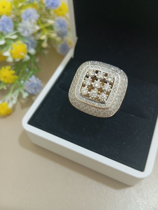 Золотое кольцо  с бриллиантами