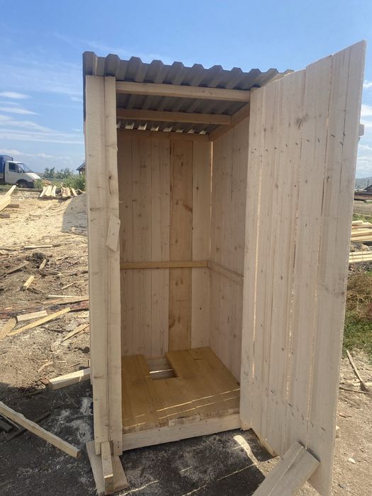 Туалет уличный из досок