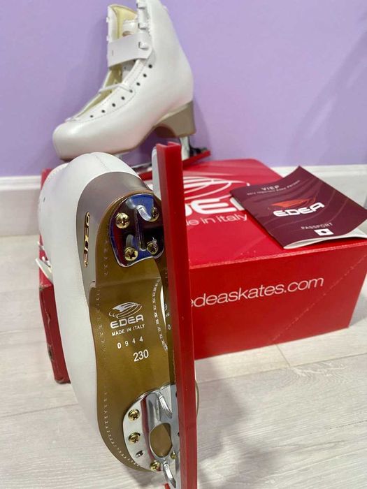 Продаются великолепные новые коньки для фигурного катания