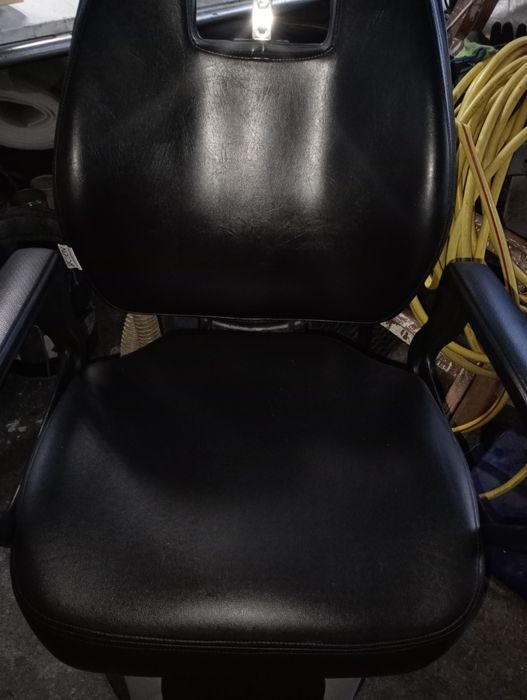 2 Броя Бръснарски столове