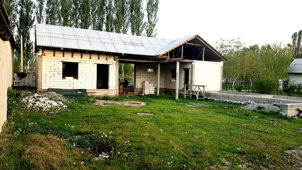 Ховли жой сотилади!