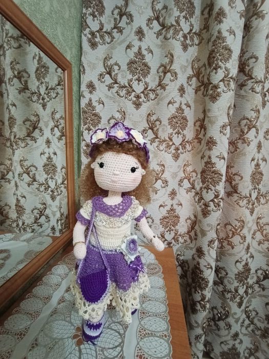 Игровая вязанная куколка