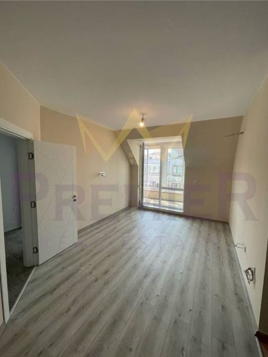 Продава се Двустаен апартамент в Бургас, Лазур - 70 кв.м за 2143 €/кв.м - Снимка #8