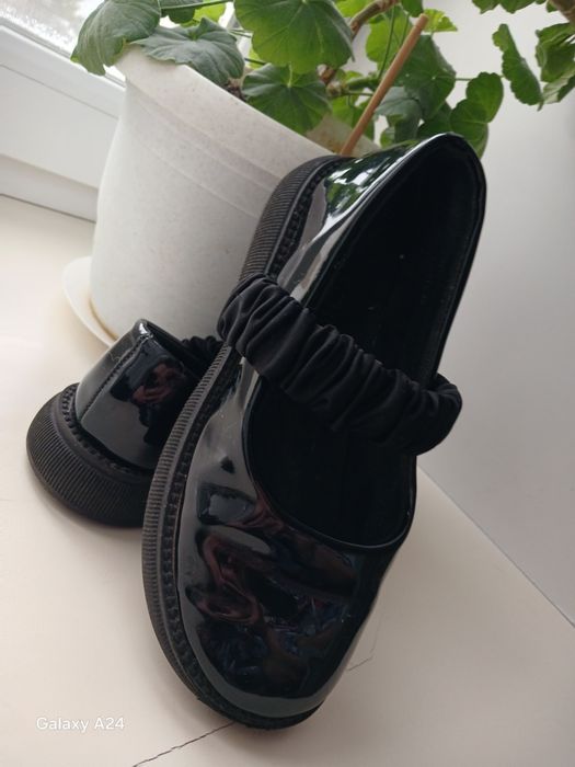 Продам туфли на девочку