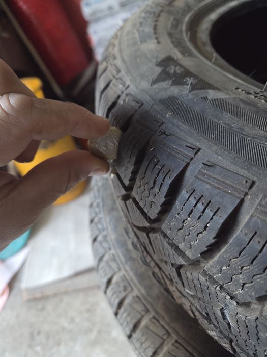 Продам шины зимние 14