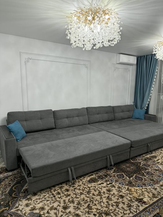 Вместительный большой Диван.