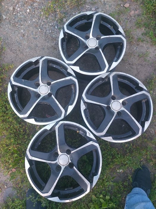 Диски литые на авто