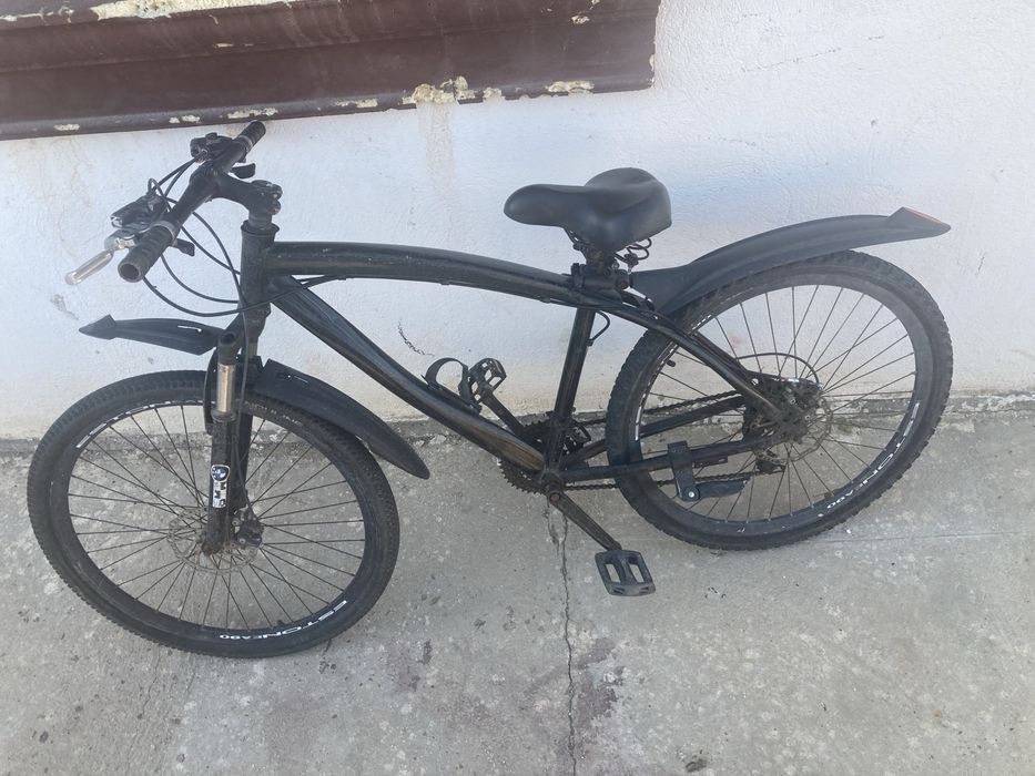 Велосипед 1 год каталься в норммальном состояни!!.марку не знаю!!!